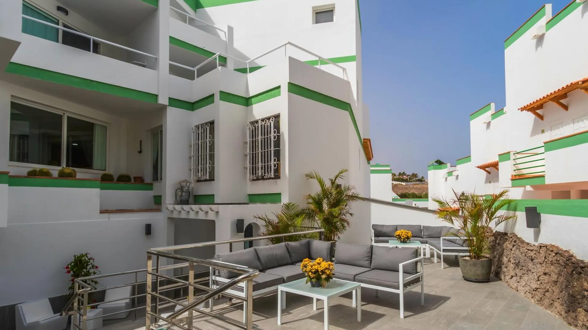 Aparthotel Esquinzo Y Monte Del Mar Playa De Esquinzo Apartman